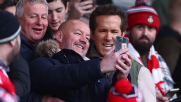 Wrexham rescue draw in front of Reynolds, Mac