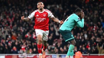 Arsenal rescued by 2 own goals in dramatic win over Wolves