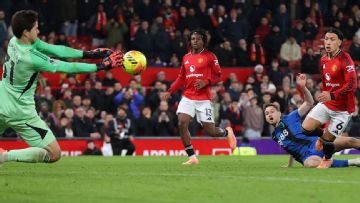 Dimitar Berbatov concerned by 'major question' for Manchester United's defence