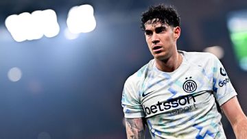 Transfer rumors, news: Barcelona pursue Inter's Bastoni