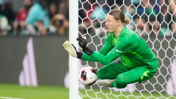 PSG keeper Safonov fractured hand during shootout heroics