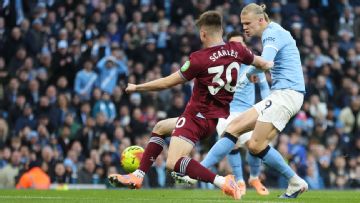 Erling Haaland scores twice as Man City cruise past West Ham