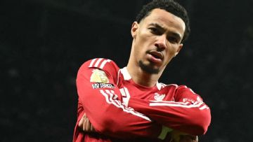 Isak and Ekitike lead Liverpool past nine-man Tottenham