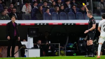 Sevilla's Almeyda blasts ref vs. Madrid: 'I'm not a clown'