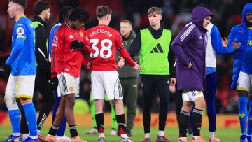 Manchester United booed off field in draw, make 'no excuses'