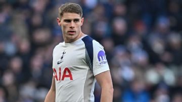Transfer rumors, news: Barça keen on Spurs' Van de Ven