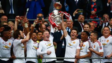 Wayne Rooney open to joining Michael Carrick at Man United; advocates for Roy Keane