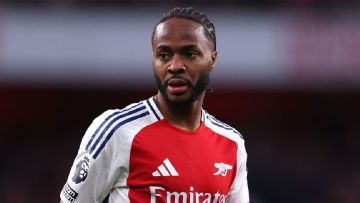 Rosenior plans talks with Chelsea exiles Sterling, Disasi