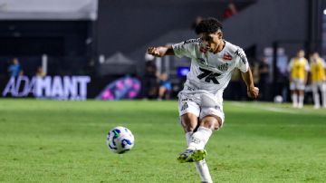 Tottenham complete transfer of Santos defender Souza