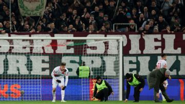 Bundesliga fans protest Thursday kickoff, force pause in game