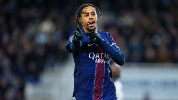 Late Bradley Barcola strike sends PSG top of Ligue 1