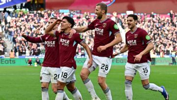 West Ham boost survival hopes by beating Sunderland