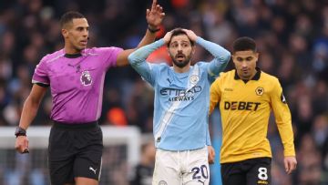 Debutant referee Farai Hallam sets Premier League first by ignoring VAR to deny Man City