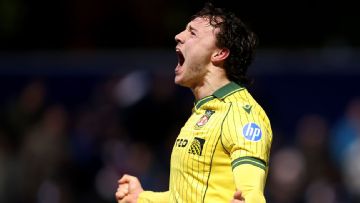 Wrexham 'smelt blood' in dramatic win to move into playoff spot