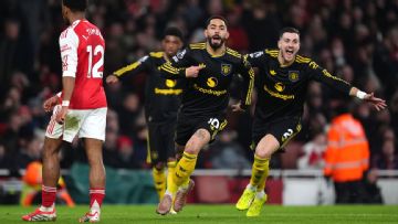 Beating Arsenal puts Man United into Premier League title race