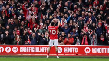 Crystal Palace held by 10-man Nottingham Forest