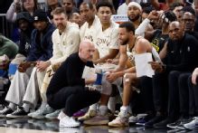 Warriors' Stephen Curry out vs. 76ers with lingering knee issue