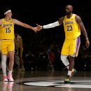 जे. कोल ने बताया कि लेब्रोन जेम्स अपना नवीनतम ‘द फॉल-ऑफ’ विनाइल क्यों ले जा रहा था