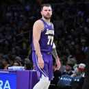 सूत्र: डोंसिक चाहता है कि बाल सहायता दाखिल की जाए