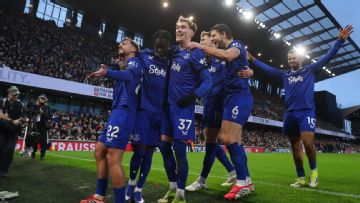 Leno own goal sees Everton move into 7th with late win over Fulham