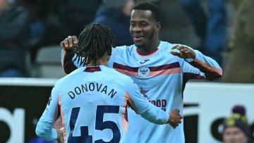 Brentford strike late to win at struggling Newcastle