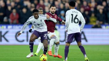 Premier League live updates: Man United looking for fifth straight win