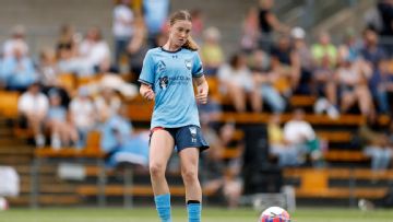 Teen gun breaks Kerr record as Sydney beat Roar in ALW