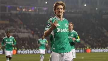 Newcastle boss Eddie Howe tells Anthony Gordon to carry on being 'selfish'