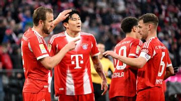 Harry Kane double sees Bayern Munich consolidate Bundesliga top spot