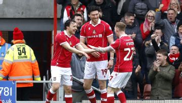 Wrexham boost promotion hopes in extraordinary 8-goal thriller