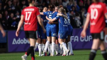 Kerr gives Chelsea a boost in FA Cup, as Man United run out of steam