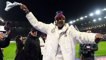 Snoop Dogg serenaded by Swansea fans on 1st visit