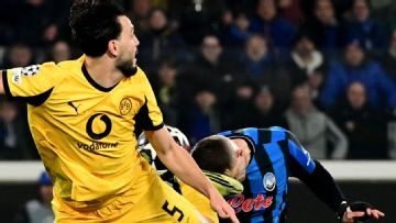 VAR hands Atalanta winning pen after bloody foul by Dortmund