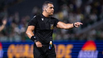 Referee warned after same team kicks off twice in Brazilian Serie A clash