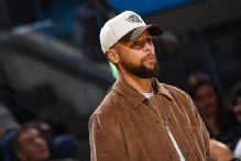 Stephen Curry, still rehabbing knee, out 'little longer'