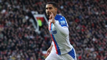 Premier League live updates: Man United host Crystal Palace