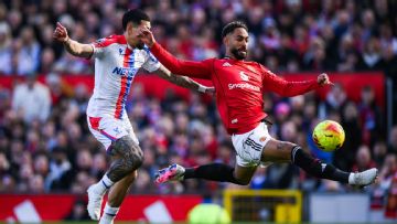 Premier League live updates: Man United host Crystal Palace