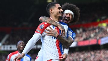 Premier League live updates: Man United host Crystal Palace