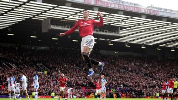 Premier League live updates: Man United host Crystal Palace