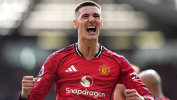 Benjamin Sesko scores winner again as Man United come from behind vs. Crystal Palace