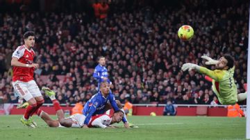 Arsenal's Arteta: 'Heart almost stopped' on late Raya save