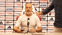 Flamengo acende 'sinal amarelo' para vendas e prioriza saída de jovens