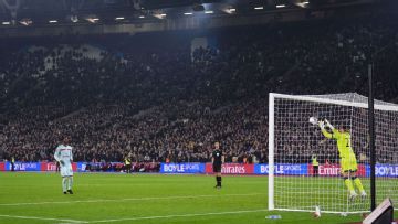 West Ham through in FA Cup after shocking Brentford penalty