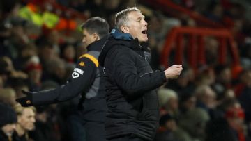 Wrexham 'feeling sorry for themselves' in costly loss to Hull