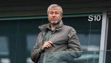 Criminal investigation into Chelsea sale money could affect Roman Abramovich legal battle