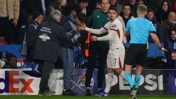 Chelsea's Pedro Neto 'really sorry' for shoving PSG ball boy