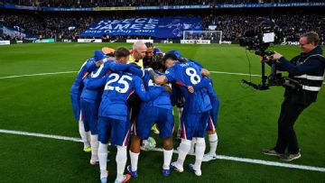 Chelsea surround referee Paul Tierney in pre-match team huddle