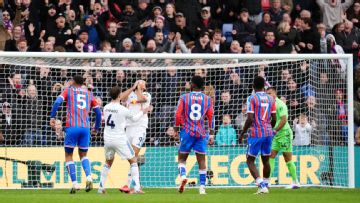 Crystal Palace held by 10-man Leeds in goalless draw as Calvert-Lewin misses penalty