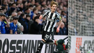 Transfer rumors, news: Liverpool eye Gordon to replace Gakpo