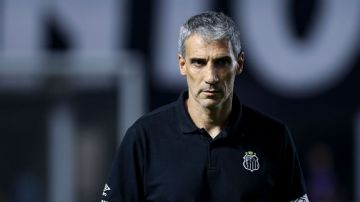 Neymar's Santos manager sacked with club close to relegation spots